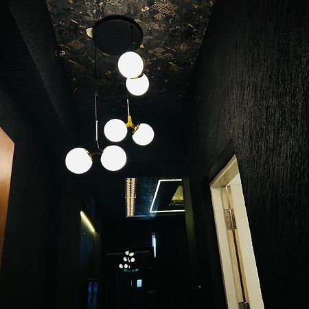 Shades Of Black 2 Hotel Lucknow Exterior photo