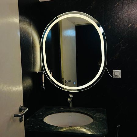 Shades Of Black 2 Hotel Lucknow Exterior photo
