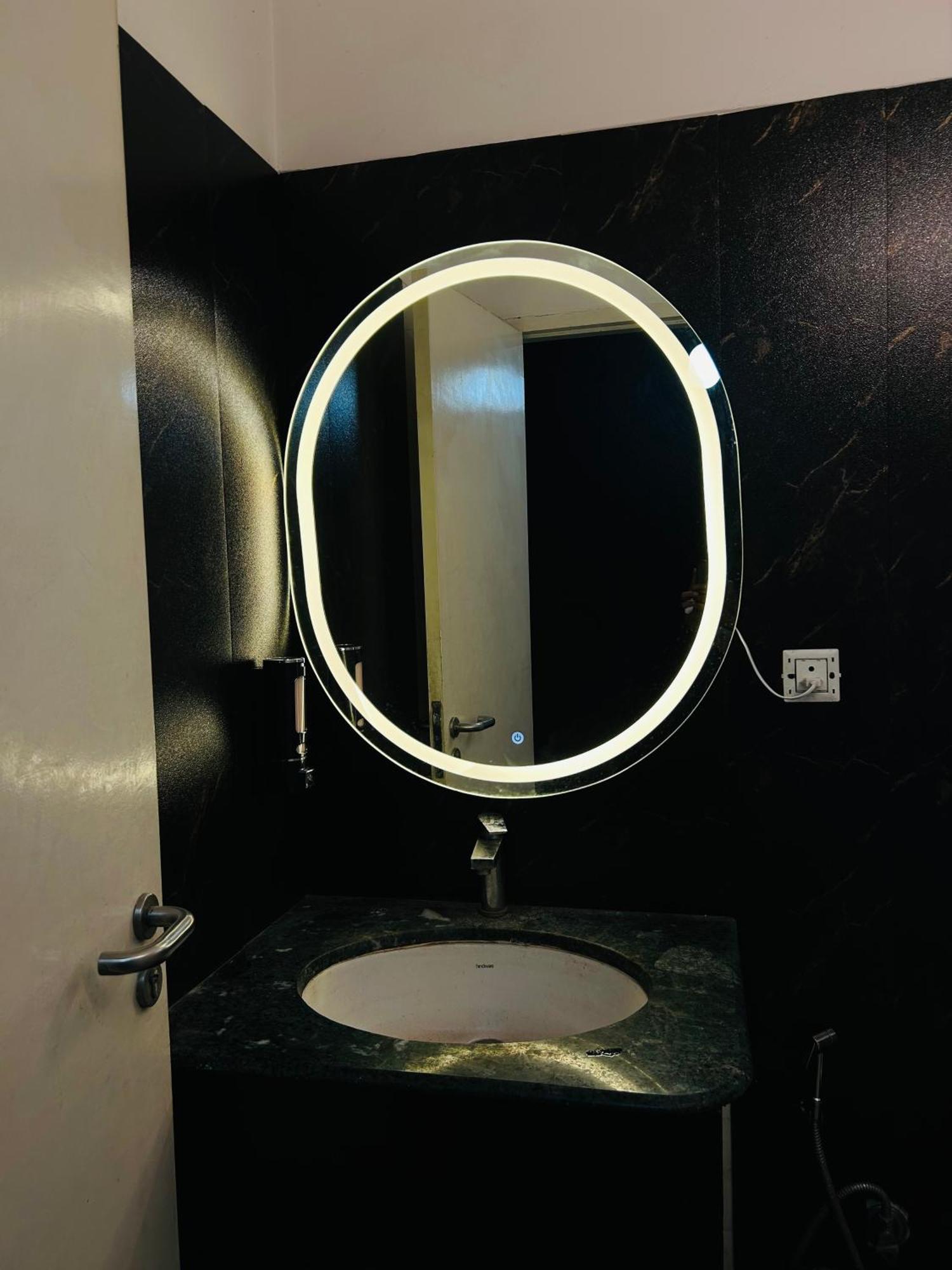 Shades Of Black 2 Hotel Lucknow Exterior photo